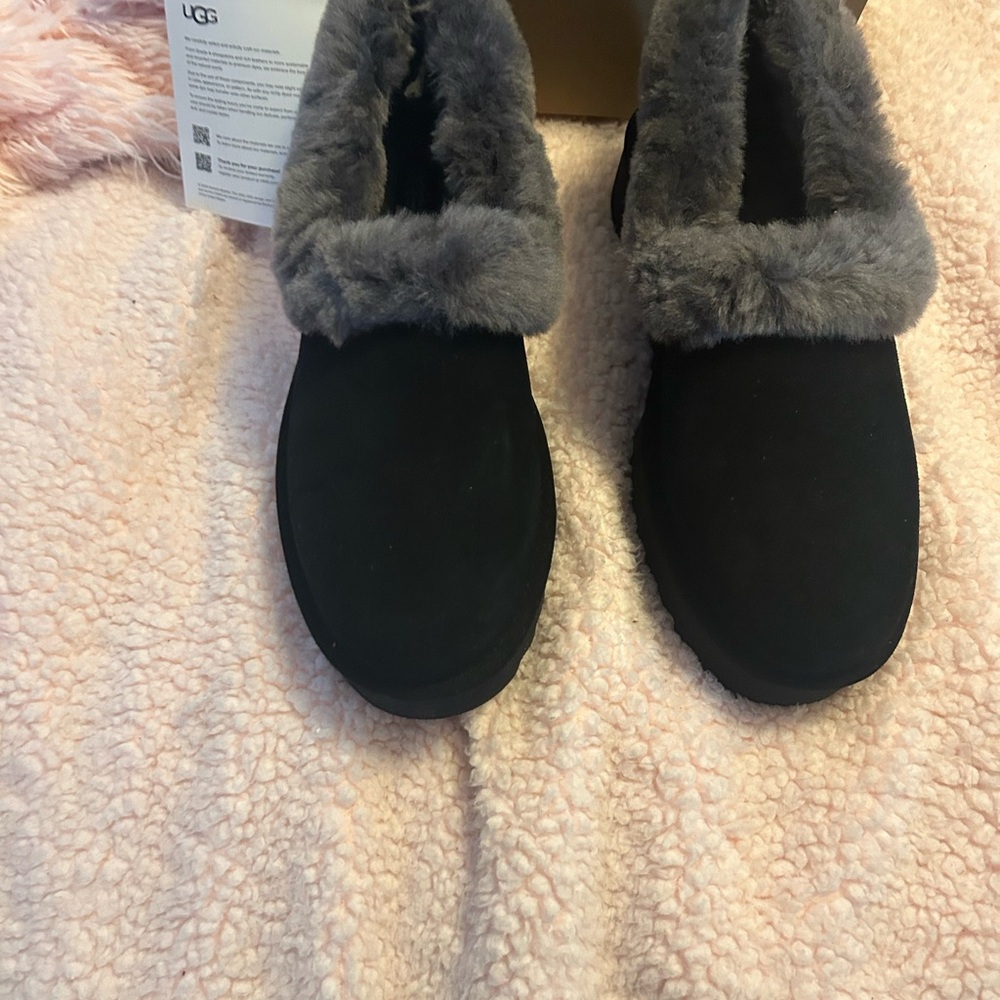 NWOT UGG platform boots. - image 1